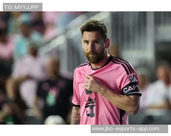 梅西荣膺世界足球先生专属球星卡展示助力球迷收藏梦想 梅西荣膺世界足球先生专属球星卡展示助力球迷收藏梦想