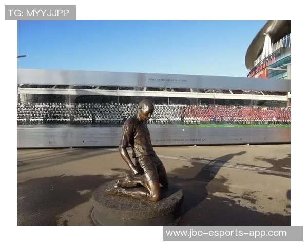 足坛全能之星:手脚皆能施展绝技的足球天才解析 足坛全能之星:手脚皆能施展绝技的足球天才解析